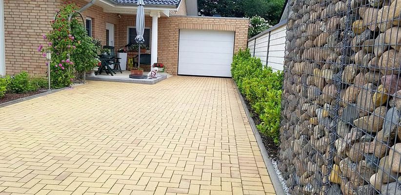 Garage und Eingangsbereich