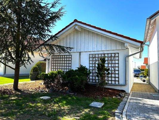 Hinter der Garage.jpg