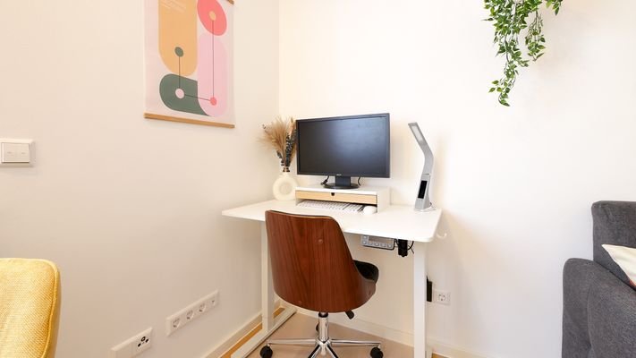 162 Wohnzimmer Arbeitsplatz (1 von 1).jpg