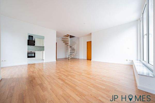 Wohnzimmer mit Zugang Balkon