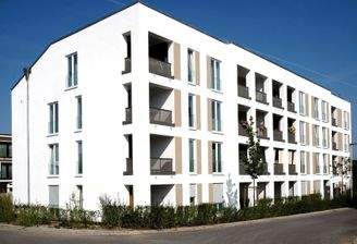 Niederfeldstraße 75, 34128 Kassel - Viergeschossiges Mehrfamilienhaus mit Balkonen und Terrassen, weiße Fassade