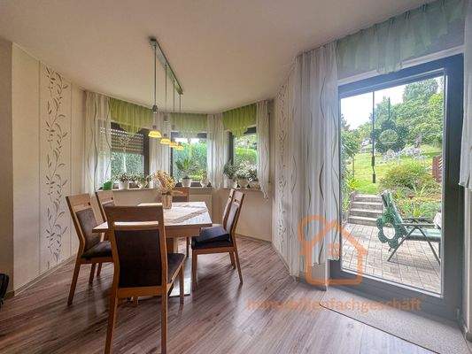 Wohnzimmer mit Essbereich