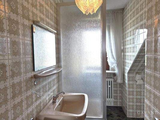 zweites Badezimmer im DG