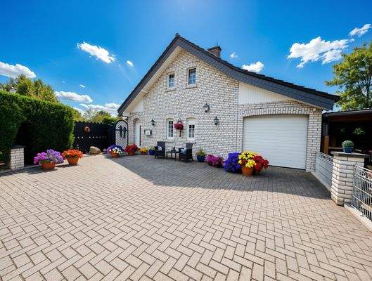 Eingang - (KI generiert)