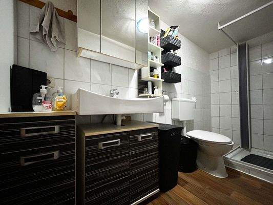 Wohnung 3 Badezimmer: Praktisch und gepflegt – ein Bad mit Alltagstauglichkeit