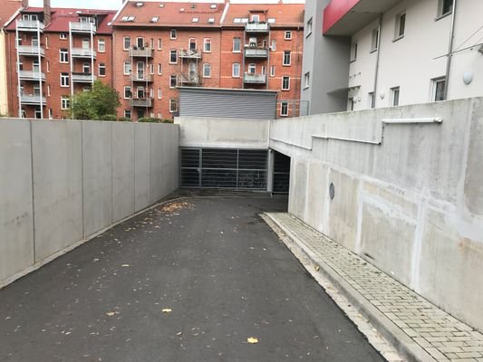 Einfahrt zur Tiefgarage