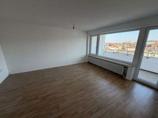 Helles Wohnzimmer mit Aussicht