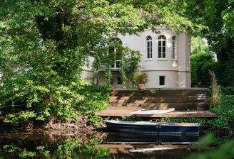 Hausansicht vom Wasser