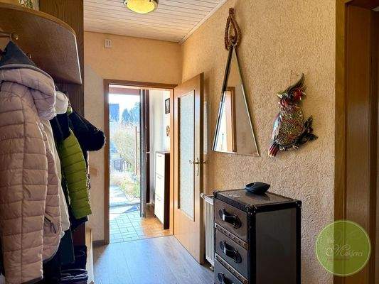 In Ihrem Flür ist alles ordentlich verräumt.