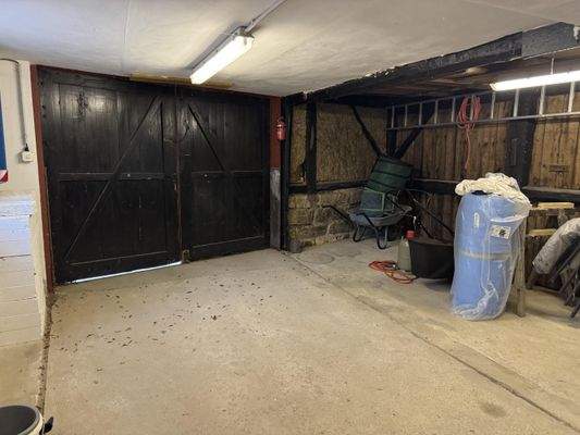 Nebengebäude mit Garage