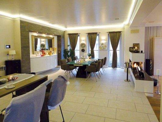 Der gesamte Wohn-Ess-Küchenbereich ist 96 m² groß!