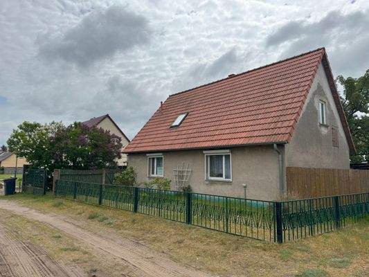 Wohnhaus-Straßenseite