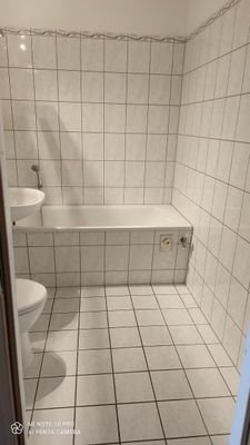 Bad mit Wanne (2).jpg