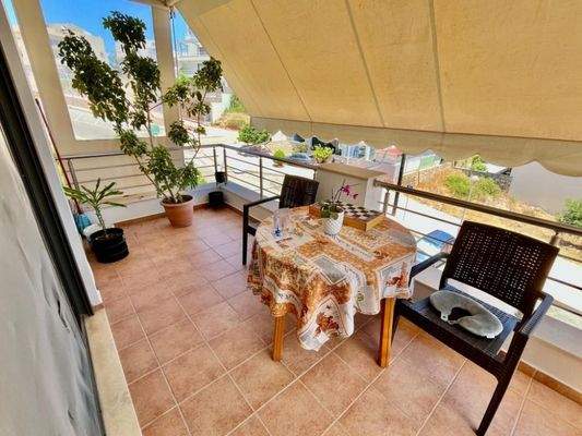 Kreta, Agios Nikolaos: Geräumige Wohnung im 2. Stock mit Panoramablick auf das Meer zu verkaufen