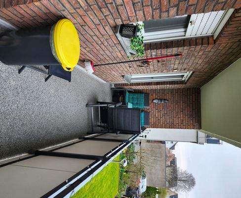 Balkon Erdgeschoß rechts.jpg