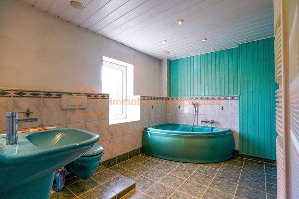 Modernes Badezimmer