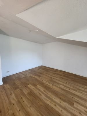 Wohnzimmer 4 links vom Eingang.jpg
