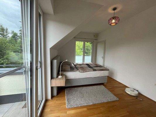 Schlafzimmer mit begehbarem Schrankraum