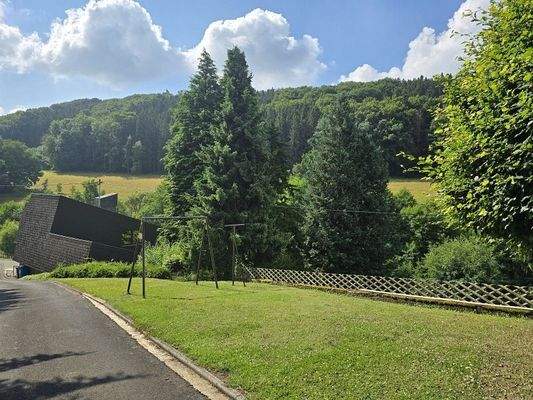 Wiese vor dem Gartenhaus