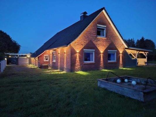 Hausansicht Nacht.jpg