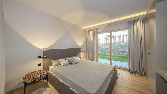 KITZIMMO-Luxuriöse Gartenwohnung mit eigenem Wellnessbereich - Immobilien Brixen.
