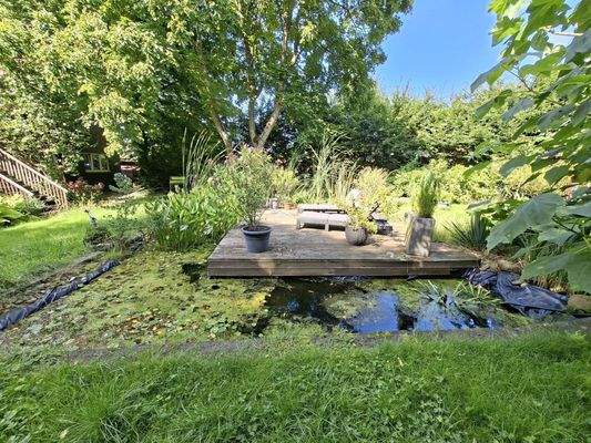 Teichanlage mit Sonnendeck