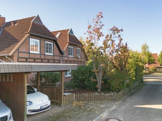 Carport und Zuwegung