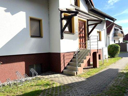 überdachter Eingangsbereich