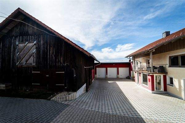 Außenansicht/ Garagen