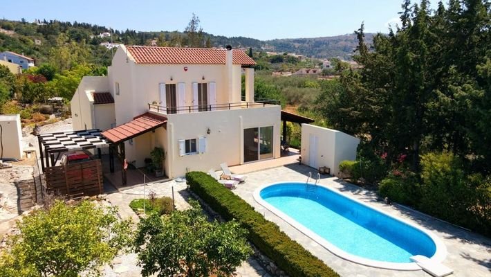 Kreta, Gavalochori: Charmante Landvilla mit drei Schlafzimmern und Pool zum Verkauf