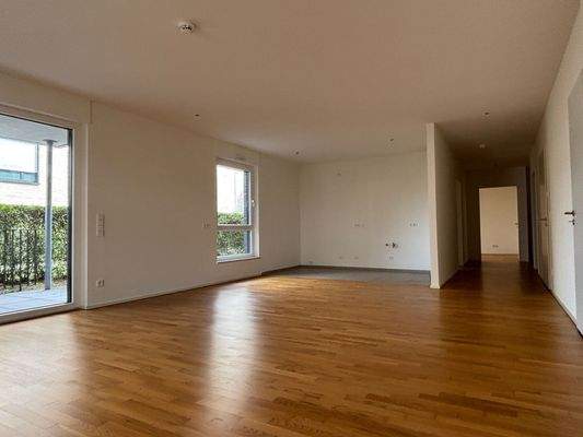 Helles Wohnzimmer mit Parkett