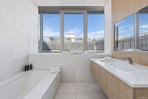 2025-09-15-S01408-Schottenring 22, 1010 Wien-039