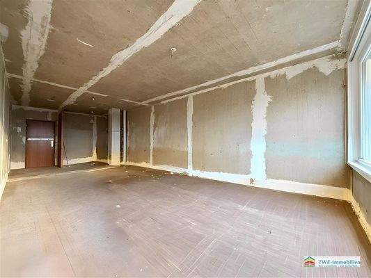 Wohnzimmer mit offener Küche 