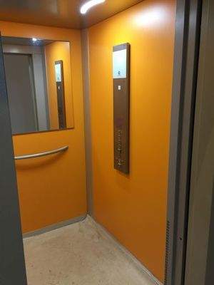 Aufzug gegenüber Wohnungseingang