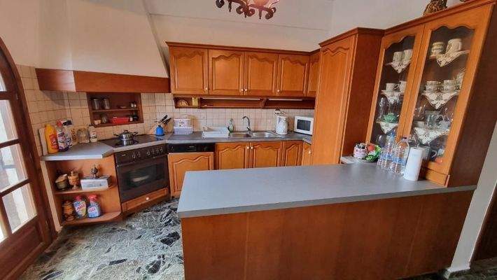 Kreta, Heraklion: Gebäude mit Wohnung, Studio und Gewerbefläche zu verkaufen