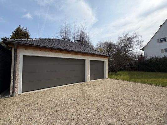 neue Garage für 3 Fahrzeuge