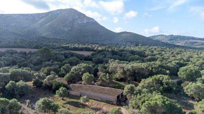 Landwirtschafts-Finca mit mehreren Gebäuden zum Verkauf in Arta, Mallorca