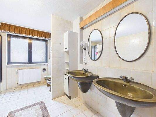 Vielseitiges Zweifamilienhaus in Wallerfangen 