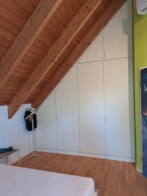 Einbauschrank im Schlafzimmer.jpg