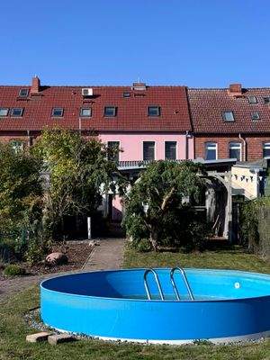 Gartenansicht mit kleinem Pool