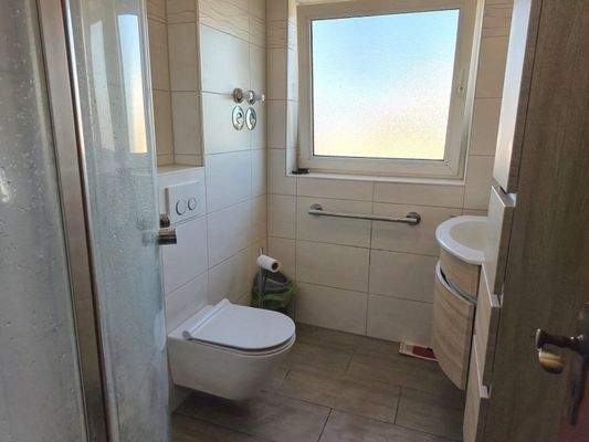 Badezimmer mit Dusche
