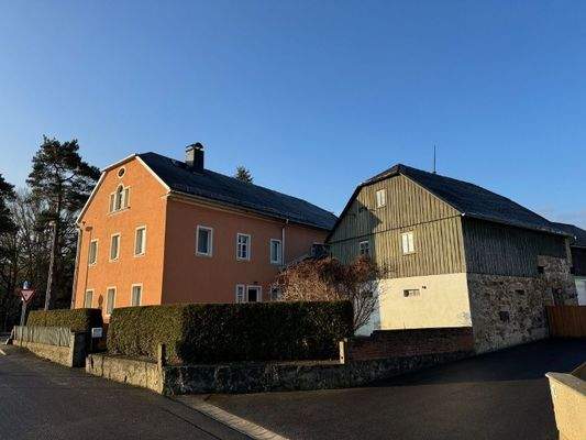 Wohn- und Geschäftshaus mit Scheune von Nordost