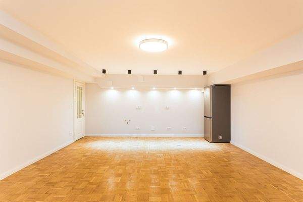 Hobbyraum mit Anschlüssen für eine Küche