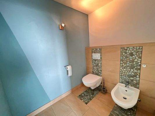 separatem WC und Bidet 