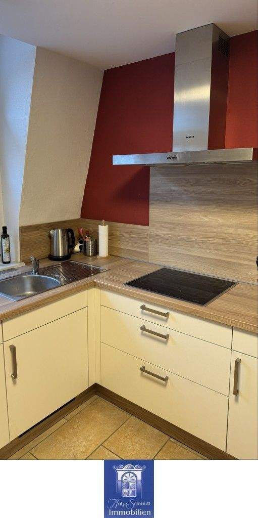 Geniale Dachgeschoss-Wohnung mit schönem Dielenboden und Bad mit Wanne! - Foto 3