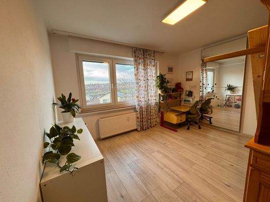 Büro / Kinderzimmer