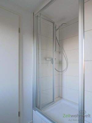 Dusche hinter der Tür