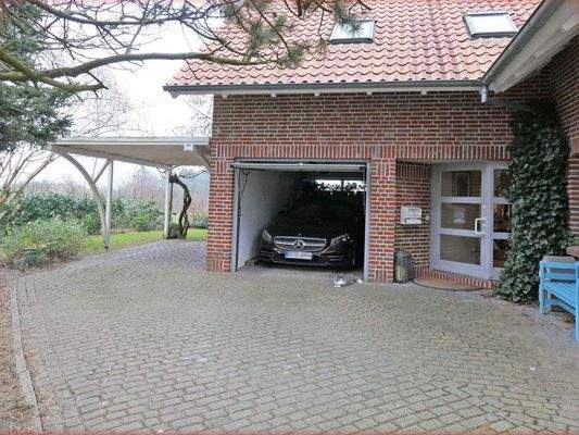 Carport, Garage und Hauseingang