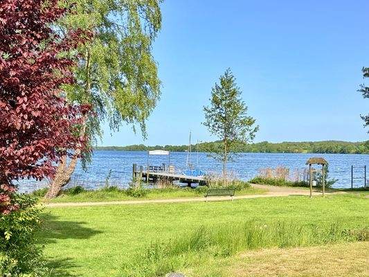 Blick zum See + Fähranleger 
