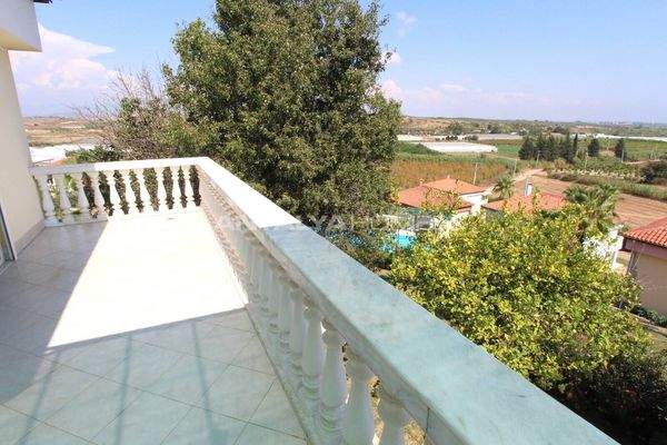 Furnished Villa in a Complex with Pool in Antalya